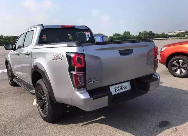 全新30t五十铃dmax在泰国首发亮相当地售价折合人民币119272万