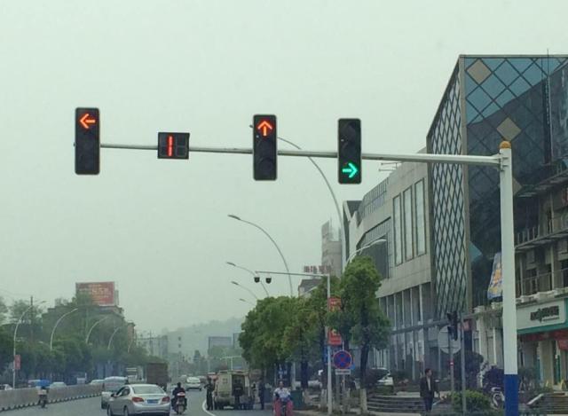 新版红绿灯光荣上岗取消读秒改名字车主一不留神就扣分