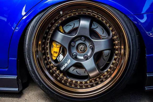 5jworkmeisters1三片式轮毂,与蓝色车身非常搭.