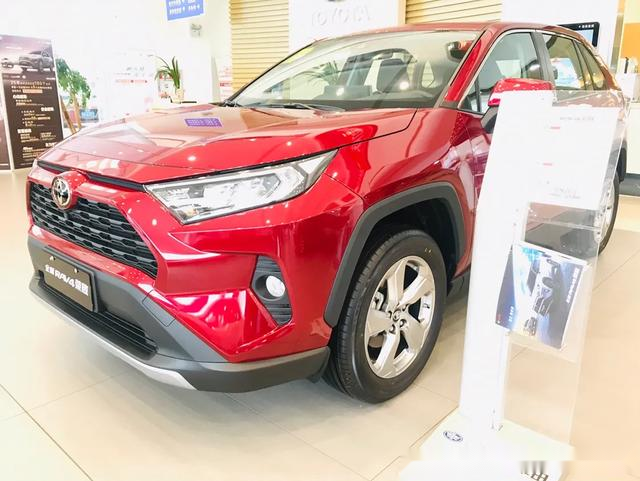 新款丰田rav4荣放大红色车身真新鲜这次改款成功了