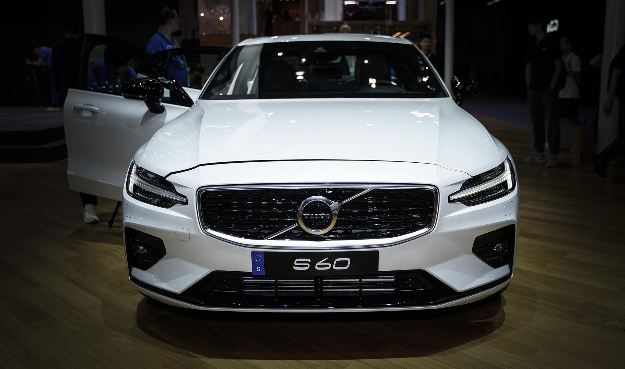奥迪a4l的竞争对手终于来了!全新沃尔沃s60亮相丨2019广州车展