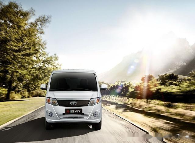 3万元可以买一辆好看,好开的面包车佳宝v771.3l中置后驱发动机