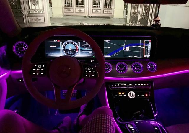 进口奔驰e300的提车实拍,看完这内饰值不值60万?网友:值