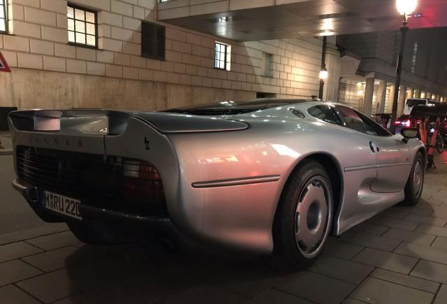 90年代跑车之王捷豹xj220厂家一手臭牌导致无数车主退车
