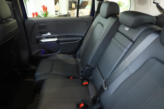 4米6出头的奔驰glb第三排挤不挤一点不挤真香我喜欢