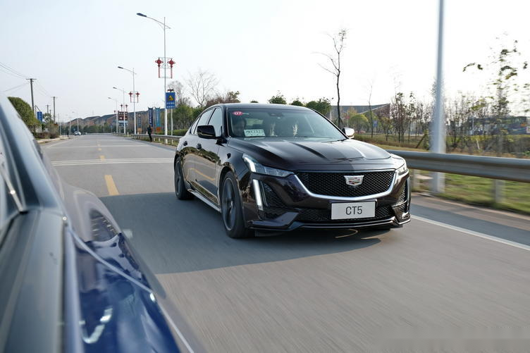 3系最强对手试全新凯迪拉克ct5铂金运动版