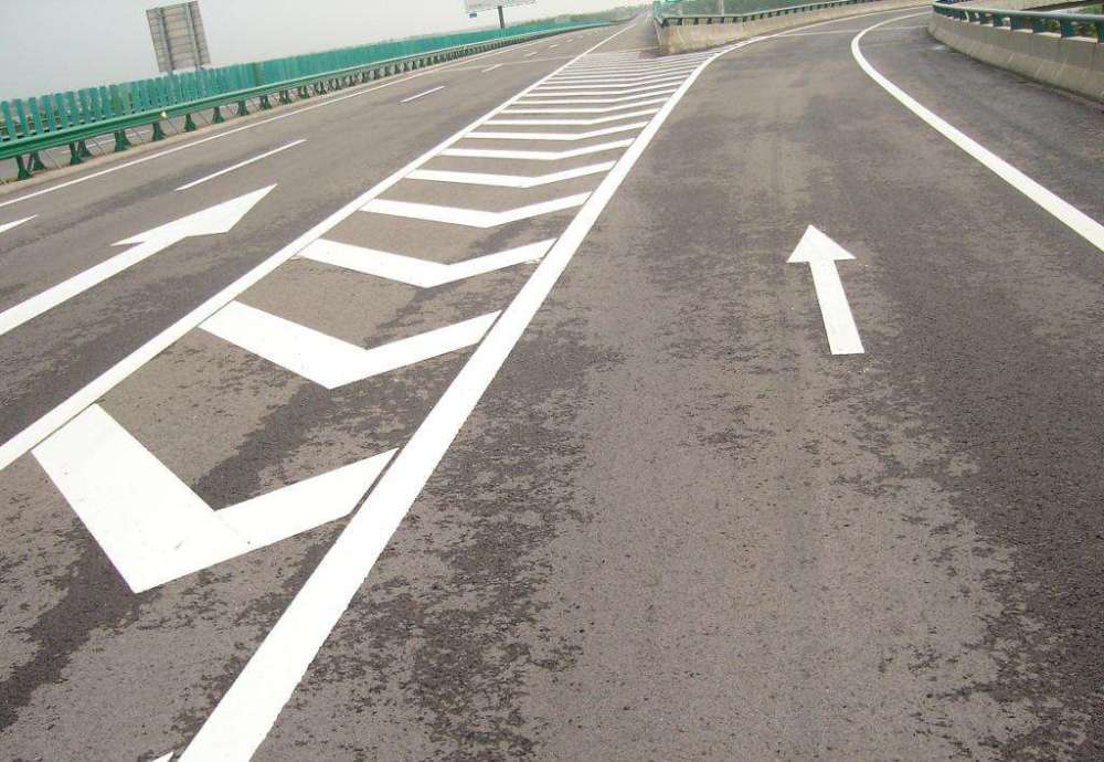 开车上高速,这4种标线千万要注意!稍微不注意压上去就是扣12分