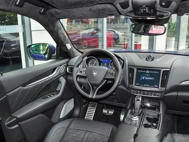 玛莎拉蒂莱万特trofeo内饰实拍达不到19098万的质感