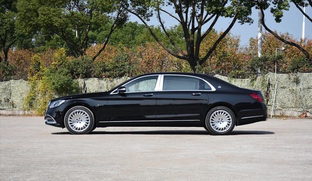 实拍迈巴赫s680双调典藏版,6.0t v12动力,加价60万指导价360万