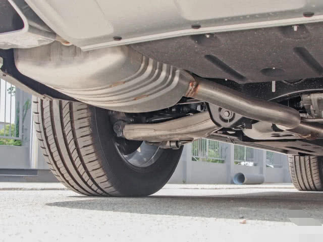 41万红旗hs7遭朋友调侃,车主晒出底盘照,朋友哑口无言_易车