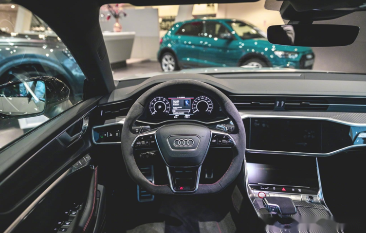 全新奥迪rs7海外到店实拍!网友:太美了!