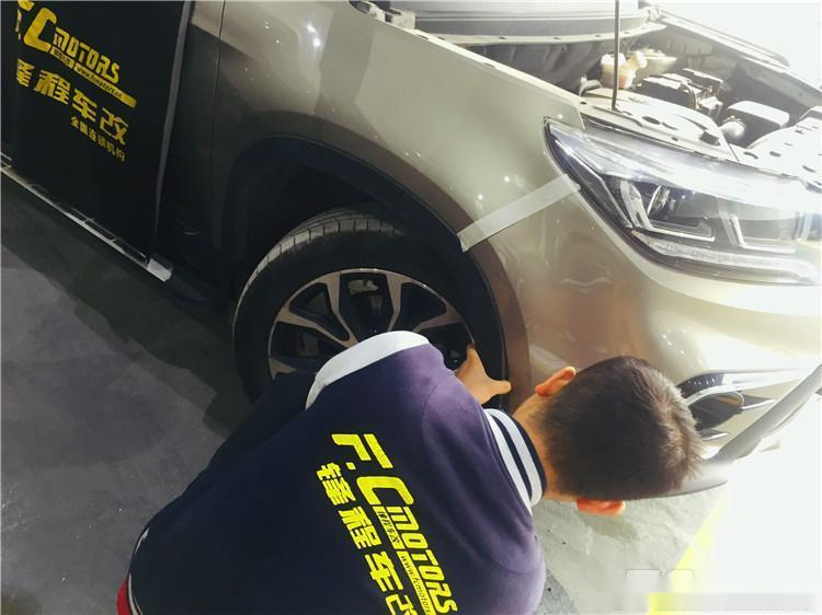 锋程车改海拉五透镜改装_广州番禺东风景逸X5大灯升级_17款景逸x5 改灯 车内