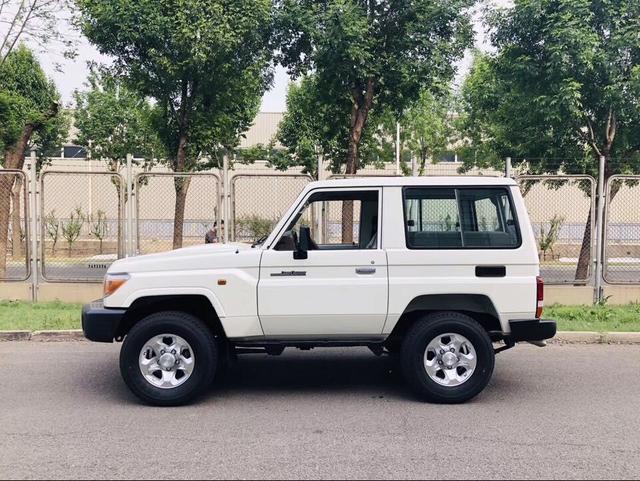 经典越野神车——2019款丰田lc71三门短轴版 实拍解析