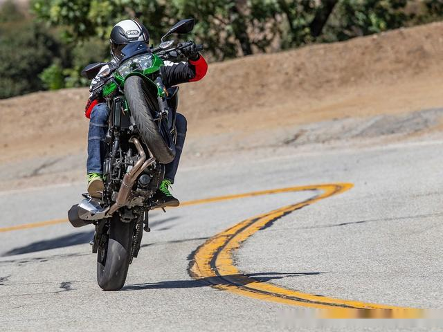 19 Beplay400 Abs Vs Z400 Abs 易车