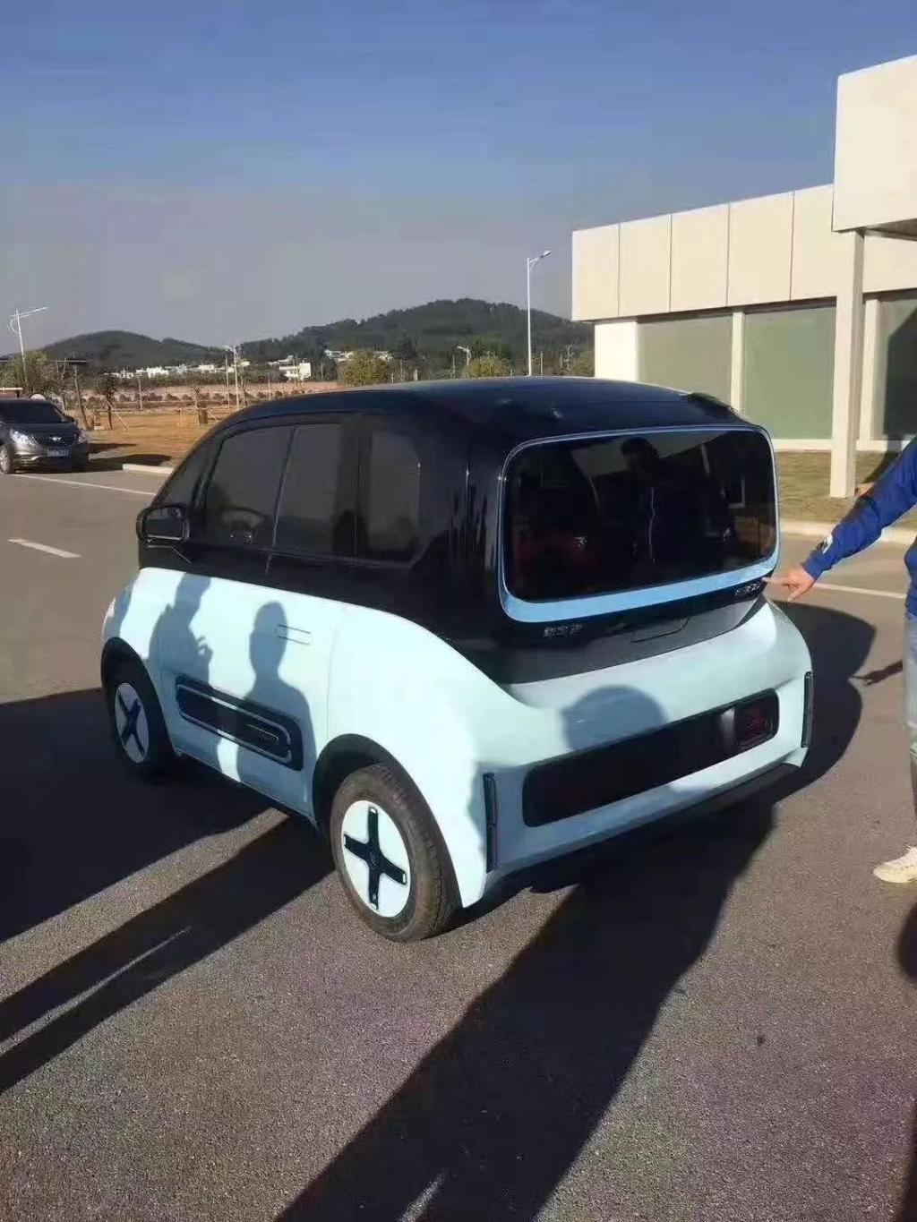 宝骏新小e实车来了6张素颜照曝光或命名e300