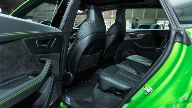 2020款奥迪rsq8的后排空间.