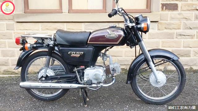 独立鹰翅花车标,这是一台1990年的本田代步摩托:honda cd50