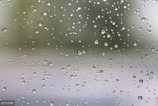 车开到烂才知晓:车窗起雾本不用开暖风,用一笨招,玻璃闪闪发光