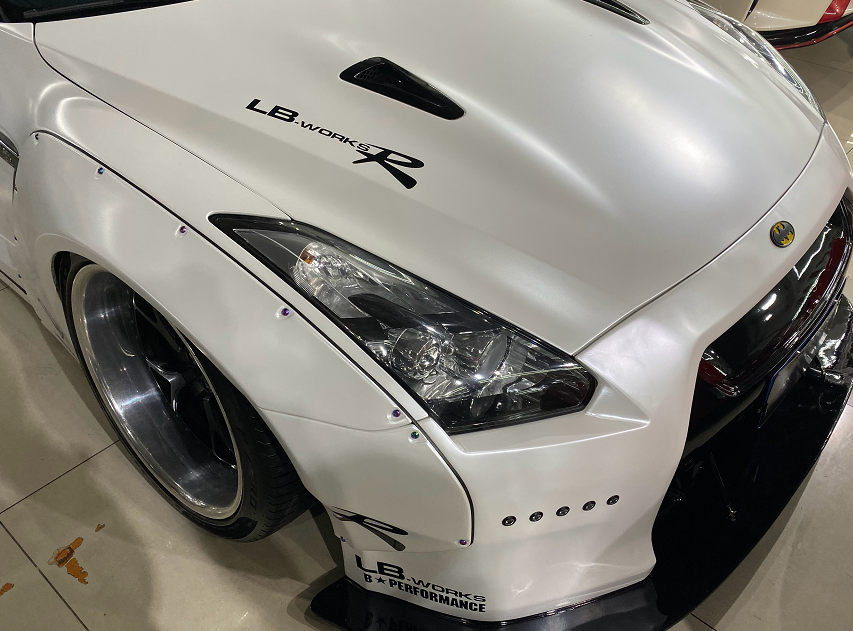 改装版日产gtr 搭载红机头发动机 而低趴的设计却像铲雪车 易车