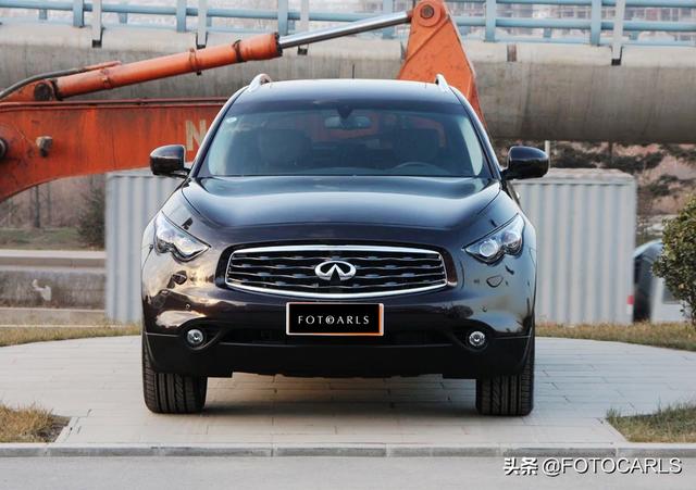 英菲尼迪fx50s50v8当时售价1208万外观实为一代经典