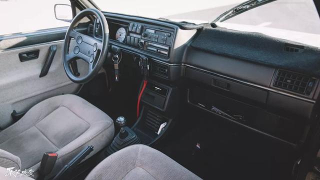 坐上这台时光机听上一盘老磁带捷达mk2丨型车实录