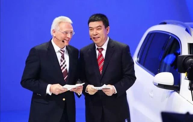 纪念上海大众总经理刘坚君途观碰撞中陨落已9年