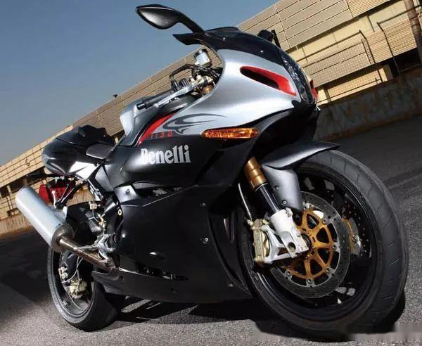 2020年除了贝纳利600rr之外,搭载同一动力平台的"n"系列,旅行车"gt"款