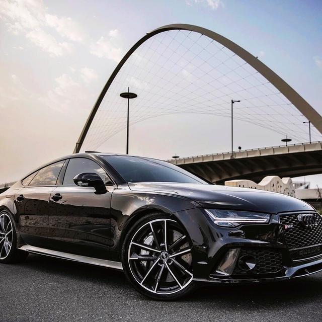 奥迪rs7性能版,560马力,3.4秒破百,绝对西装暴徒!