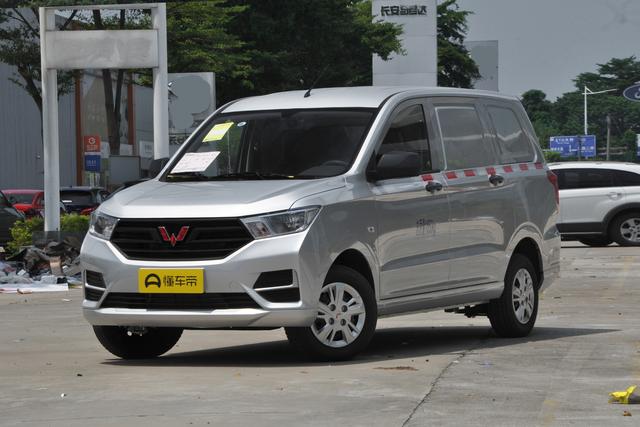 五菱新宏光s更suv七座车全新体验