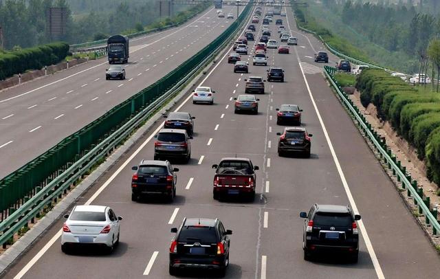 车辆保养一下并且检查车辆各项部位,确保万无一失的情况下再开车出行