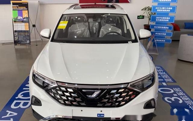 2020款捷达vs7到店实拍预售价11181428万元配备14t发动机