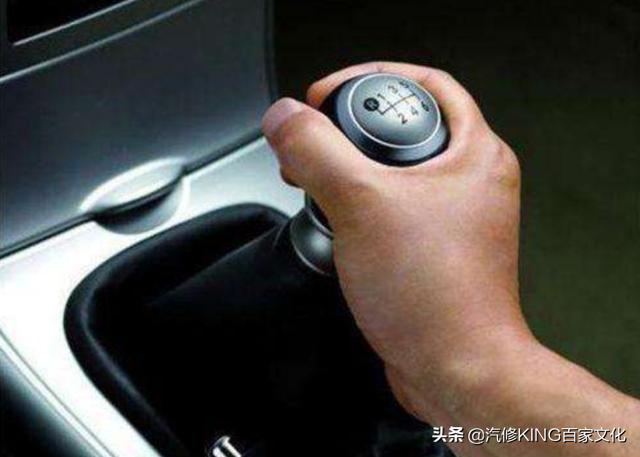 汽車要減速是先踩剎車還是先踩離合