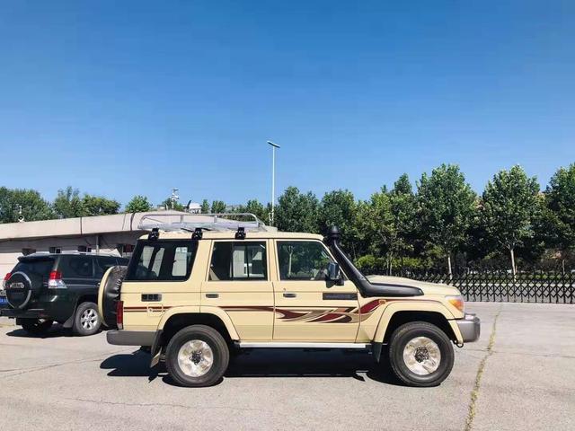 复古悍将越野神器丰田lc76柴油版v845t实拍解析