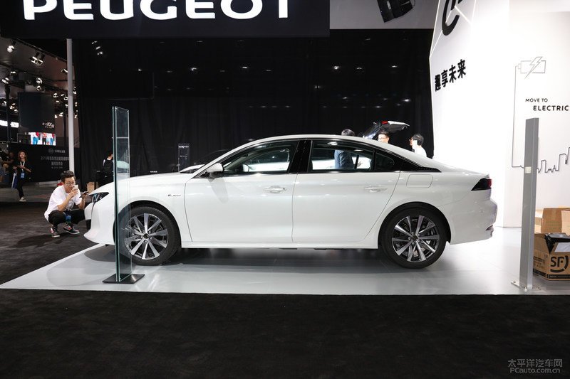 将推出4款新车,包括2008/e2008,4008phev以及508lphev,其中2008/e2008