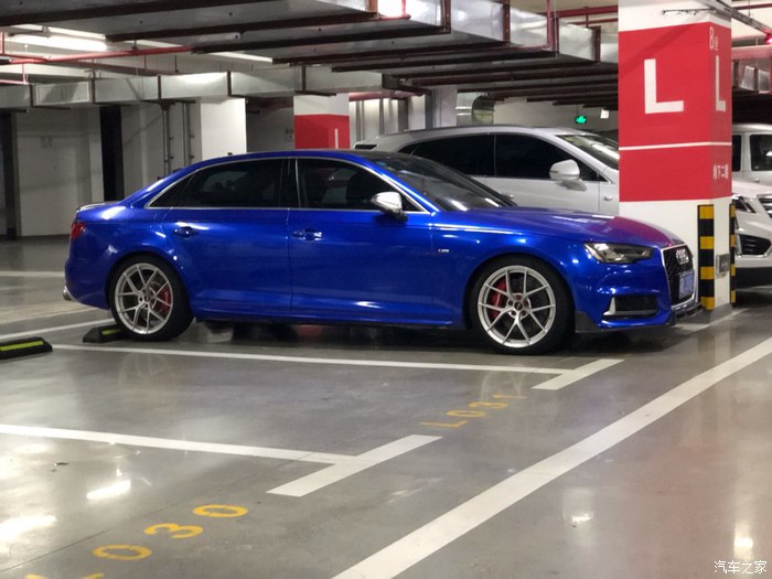 奥迪a4l的轮毂改装不得不说换了轮毂的它是真的帅气