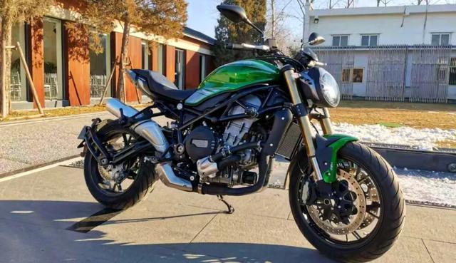 贝纳利752s只杜卡迪monster821一半不到价格颜值和性能如何