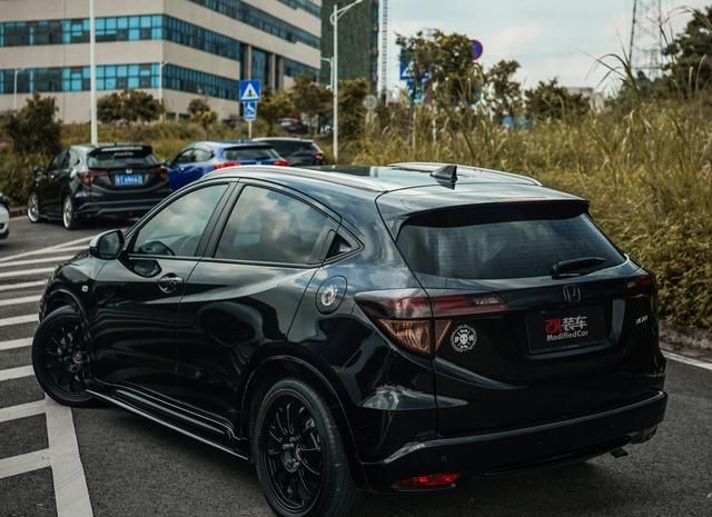 本田缤智改装绞牙黑武士suv也玩出钢炮范