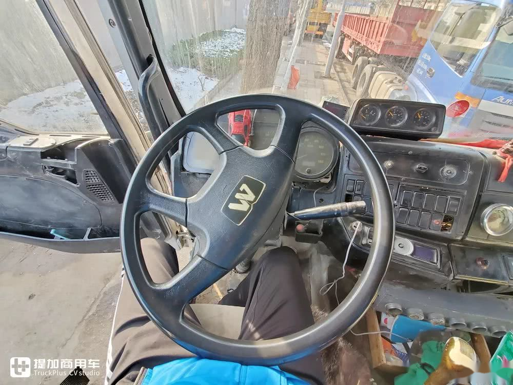 早期的东方红m系卡车实拍,竟然还是德国曼tg系列驾驶室_易车