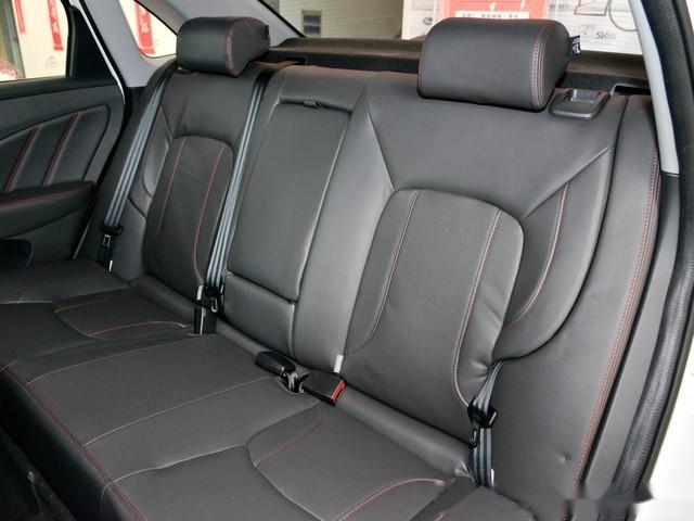 空间制胜小哥带你看奇瑞艾瑞泽7