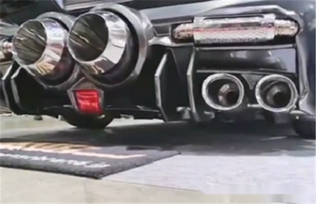 排气改装排行_丰田不服法拉利,车主改造“超级排气管”,一个细节暴露身份(2)