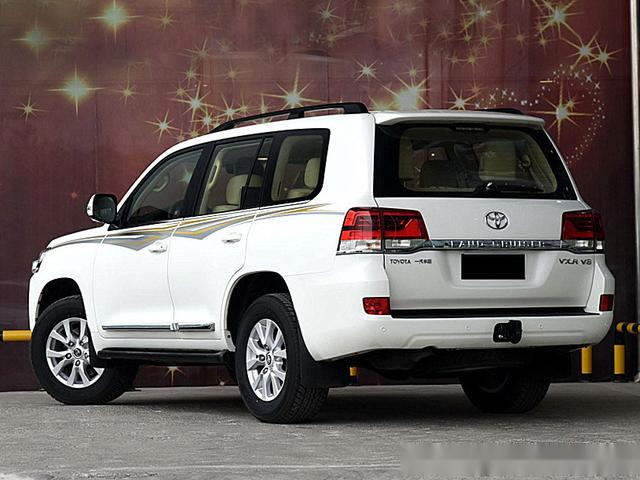 用v8引擎的丰田旗舰suv长5米多重27吨比丰田霸道值
