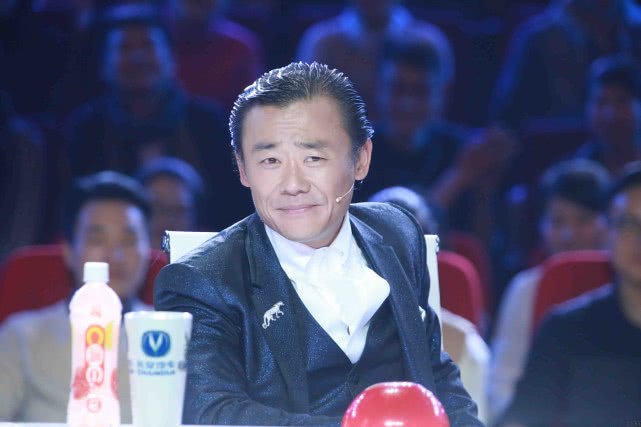 周立波依旧潇洒私人座驾很亮眼曾买下国内首台ktm