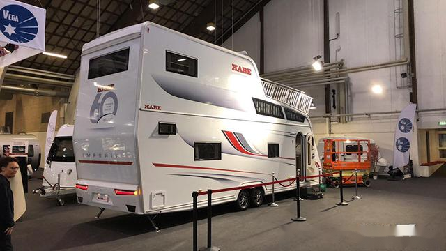 带露台的双层拖挂房车kabe卡贝房车高4米成为欧洲最大的拖挂