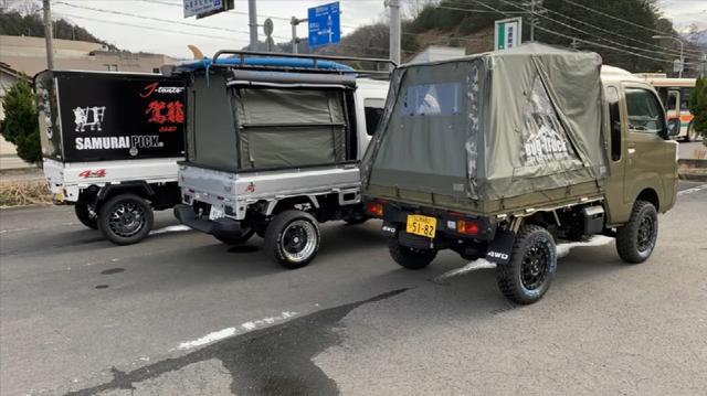 日本的微卡栏板车竟然可以这么玩,里面加个床垫不就是床车了吗