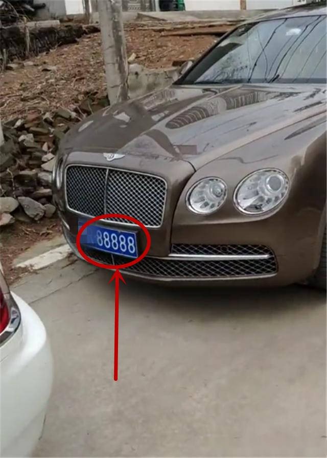 南阳某集团老总的代步车,12缸的宾利,挂88888牌,车牌就值7位数