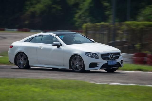 攻弯无须拼命梅赛德斯奔驰e200coupe