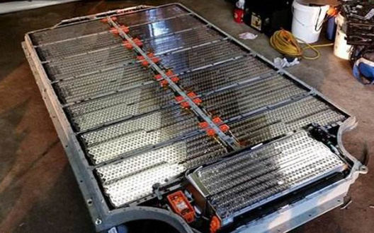 4s卖新能源汽车，说电芯终身质保和电池终身质保，到底有啥区别？ 否则会在续航能力和安全性上有所影响。