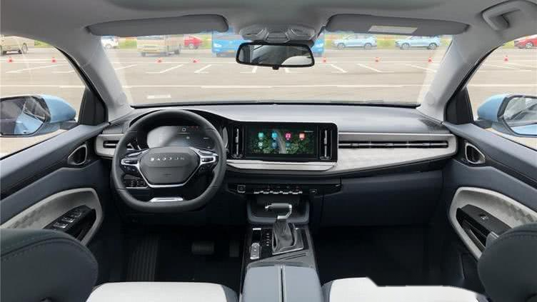 目前关于新宝骏rs-7的内饰配置还不得而知,可以参照rc-6先大致了解一