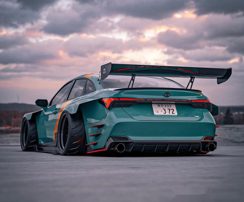 你能想象这是一辆丰田中级轿车么?拒绝油腻大叔形象,爆改亚洲龙赛车版