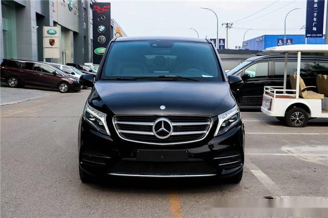 奔驰唯一四驱商务奔驰v250d四驱amg版标准6座功能强大